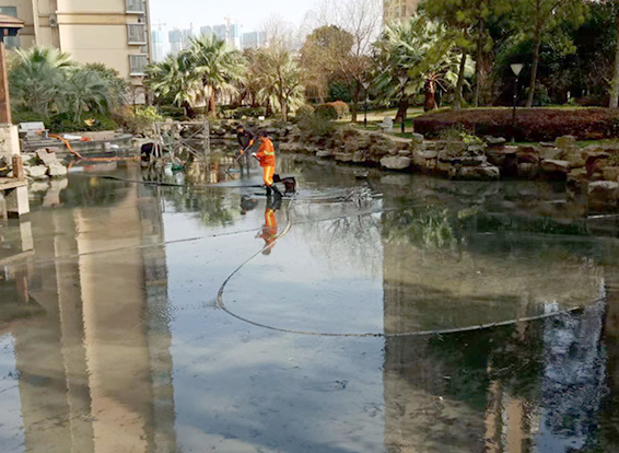 贵南景观池淤泥清理